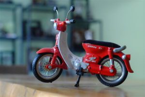 bisnis aksesoris interior rumah salah satunya miniatur