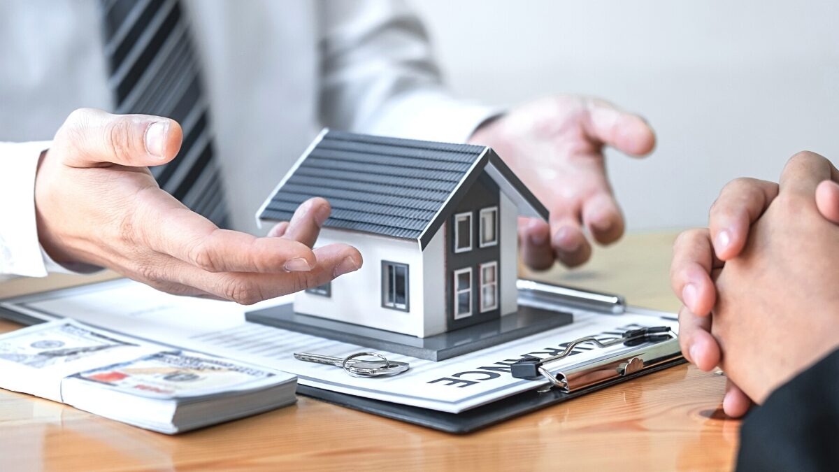 Ilustrasi pemahaman tentang properti kepada klien. Sumber Istock