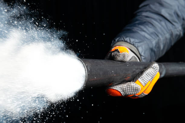 Dry ice blasting. SUmber: istockphoto.com